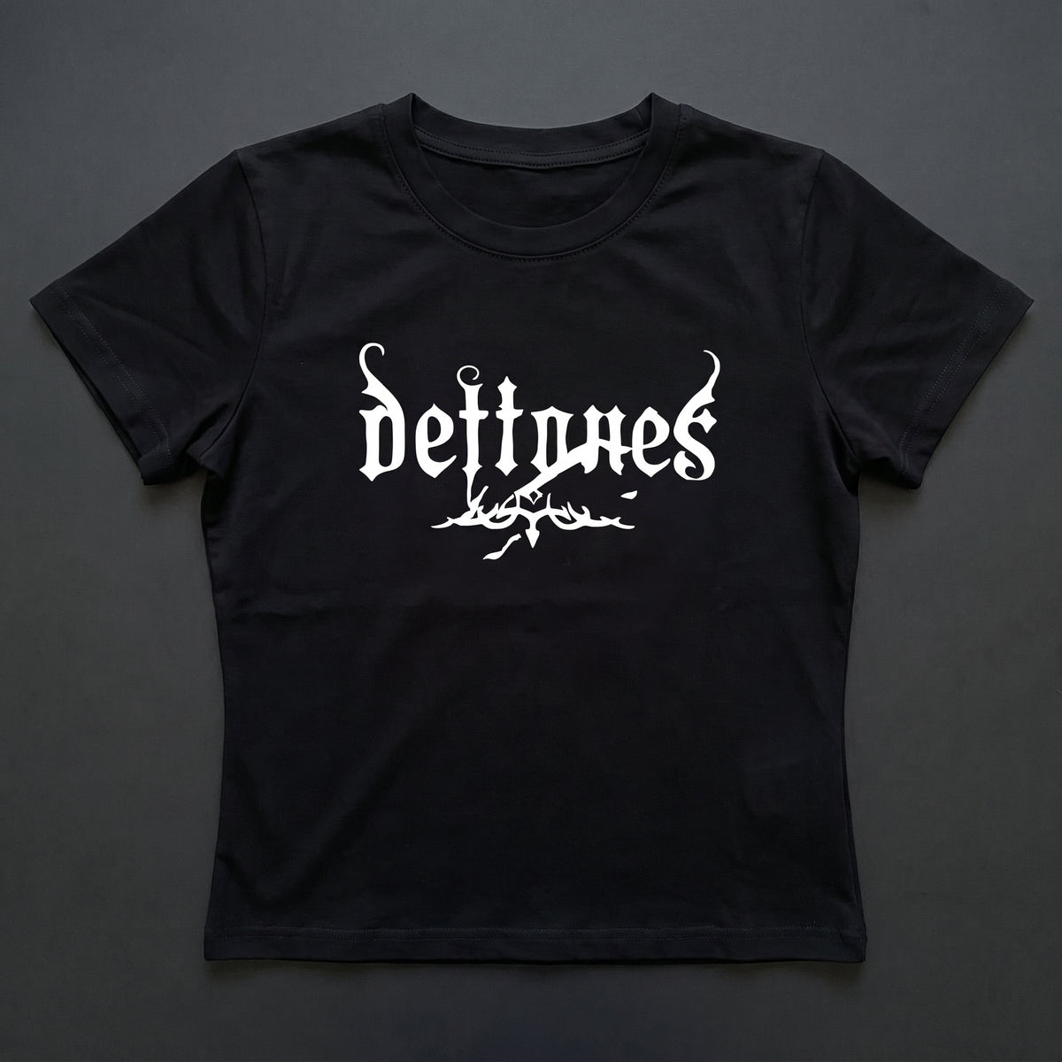 Baby Tee Estampa Banda Deftones