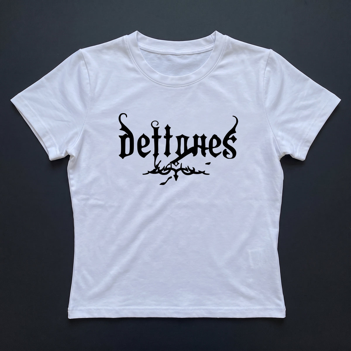Baby Tee Estampa Banda Deftones