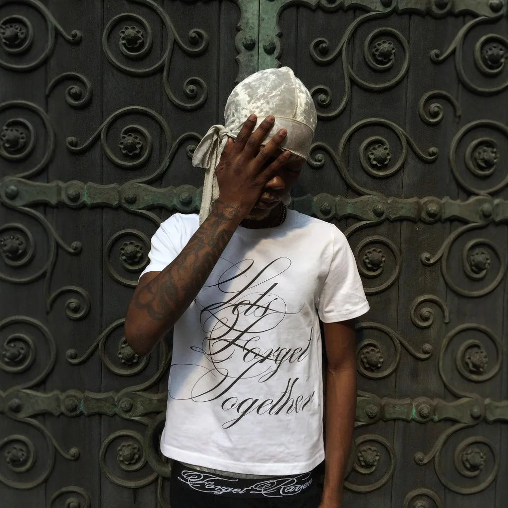 Camiseta Oversized Letreiro Gótico Y2K