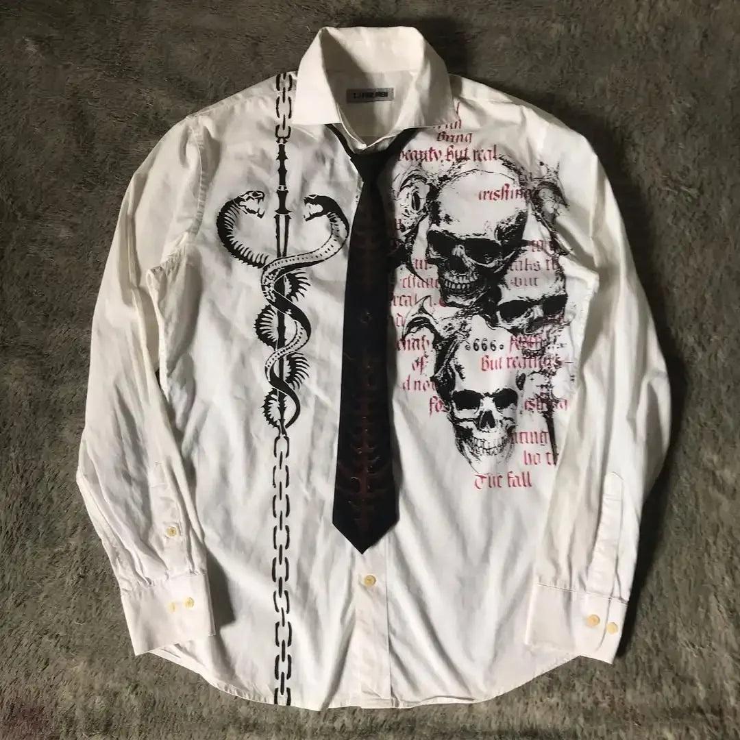 Camisa de Botão Y2K Nu Metal com Gravata Dark e Lettering