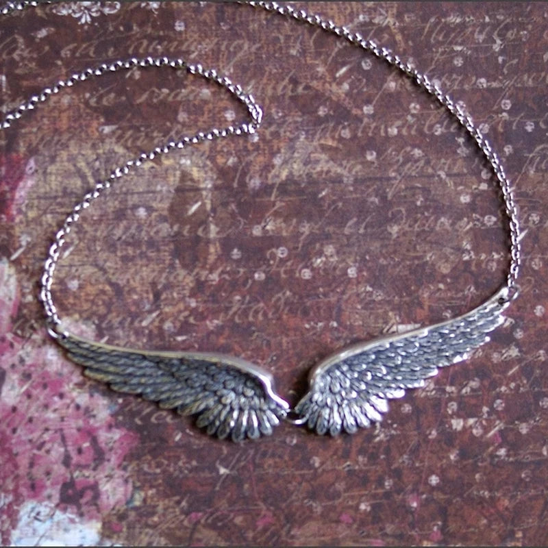 Gargantilha Gótica Asas de Anjo Caído Vintage