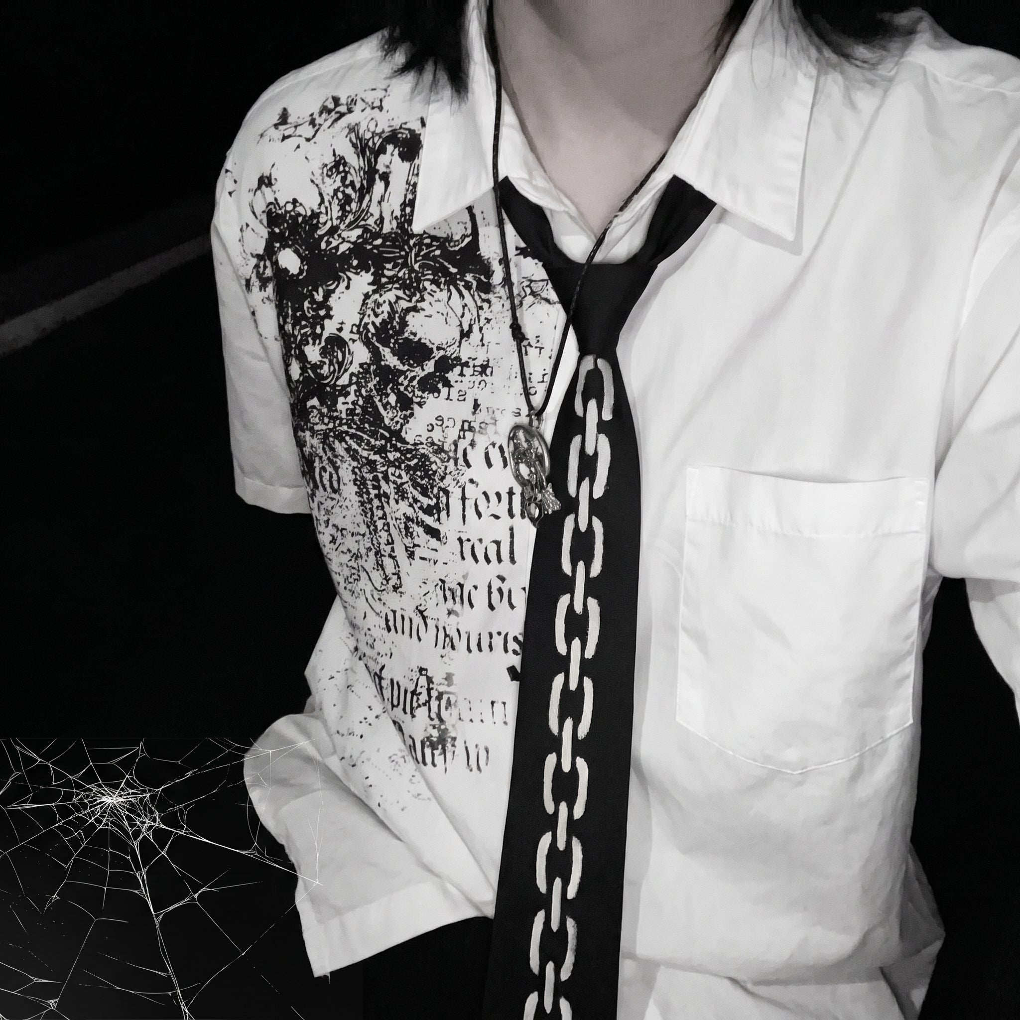 Camisa de Botão Y2K Nu Metal com Gravata Dark e Lettering